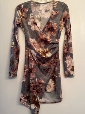 Blue Blush Floral Wrap Dress V-neck bodycon dress , ruched detailing size M